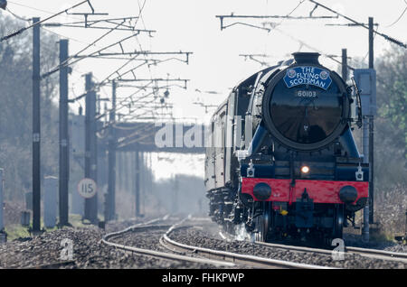 Il Flying Scotsman sul suo viaggio inaugurale da Londra Kings Cross Station a York. Foto Stock