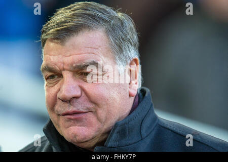 West Ham manager Sam Allardyce si prepara a guardare il suo lato prendere su Leicester FC a Upton Park a Dicembre, 20, 2014. Foto Stock