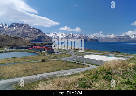 Xatacyan laguna e il Grand Hotel Aleutian edificio, il più grande albergo di Harbor olandese/Unalaska, Alaska, Stati Uniti. Foto Stock
