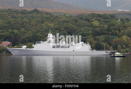 HNLMS De Zeven Provincien (F802), della Marina reale olandese, ormeggiato a Faslane prima di esercitare congiuntamente il guerriero 15-2. Foto Stock