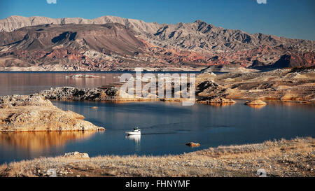 Un powerboat crociera sul Lago Mead Foto Stock