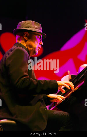 John Beasley sul pianoforte per il mondo Jacos di eseguire in occasione della 58a Monterey Jazz Festival - California Foto Stock