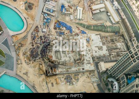 Dubai, Emirati Arabi Uniti - 2 Dicembre 2014: Antenna colpo di una costruzione. Foto scattata dal ponte di osservazione di Burj Foto Stock