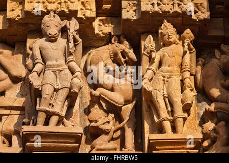 Sculture su templi di Khajuraho Foto Stock