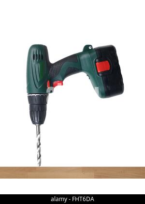 Un cordless trapano elettrico isolato su bianco Foto Stock