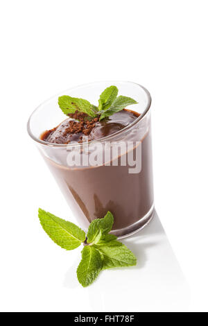 Budino di cioccolato isolato. Foto Stock