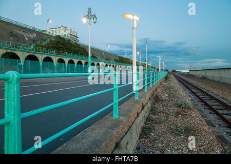 Serata sul lungomare di Brighton, East Sussex, Inghilterra. Foto Stock