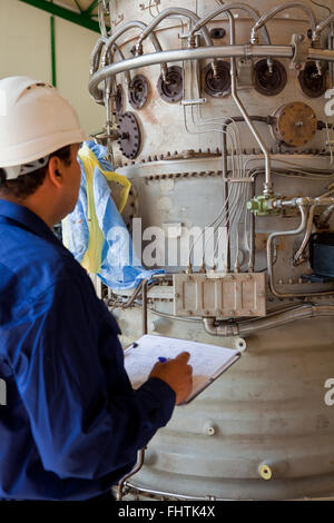 Il generatore di gas manutenzione in officina Foto Stock