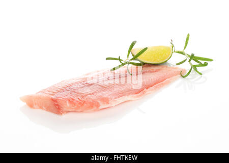 Filetto di pesce isolato su bianco. Foto Stock