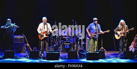 Weston-super-Mare, Regno Unito. Il 25 febbraio 2016. Convenzione di Fairport eseguire al Playhouse Theatre durante il loro 'Wintour' at Weston S Mares Playhouse Theatre. Data 25/02/2016 Credit: charlie bryan/Alamy Live News Foto Stock