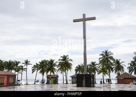 Monumento in onore del primo prodotto di massa in Brasile nel giorno di pioggia Foto Stock