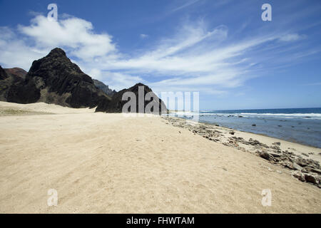 Vista della spiaggia di Trindade Isola nell'Oceano Atlantico Foto Stock