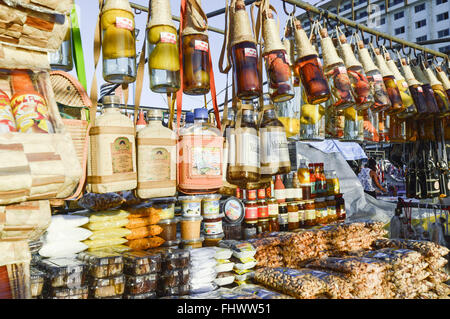 La vendita di dadi, candy cachaça e fiera artigianale nel bordo di Praia de Iracema Foto Stock