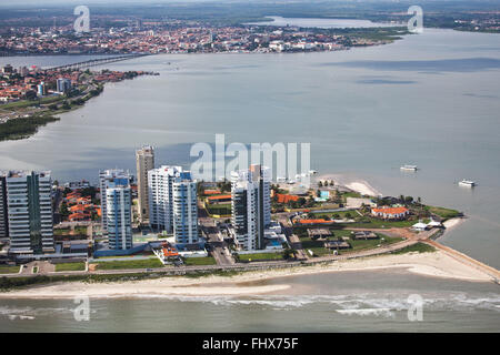 Vista aerea di Sao Marcos quartiere Spiaggia di Ponta d'Areia Beach e Ponte Governador José Sarney Foto Stock