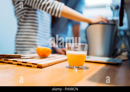 Home fatta di succo d'arancia fresche arance organico Foto Stock