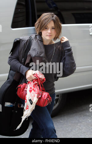 Sara Watkins arives per la sessione di registrazione 6 foto (credito immagine © Jack Ludlam) Foto Stock