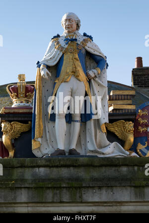 Statua di Re Giorgio III all'estremità meridionale di Weymouth Esplanade. Foto Stock