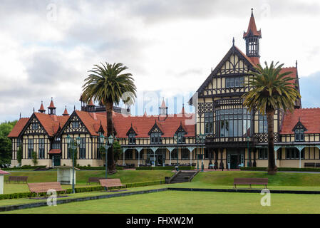 Governo i giardini e il Museo di sunrise, Rotorua, Nuova Zelanda Foto Stock