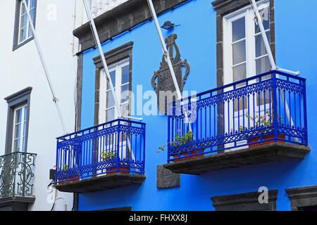 Architettura su Rua de Praca, Ribeira Grande, isola Sao Miguel, Azzorre, Portogallo, Europa Foto Stock