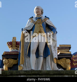 Statua di re George 111 all'estremità meridionale di Weymouth Esplanade Foto Stock