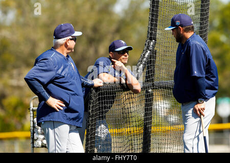 Port Charlotte, Florida, Stati Uniti d'America. 26 Febbraio, 2016. Sarà VRAGOVIC | Orari.Tampa Bay Rays manager Kevin contanti durante il primo full-allenamento della squadra di raggi Spring Training a Charlotte Sports Park in Port Charlotte, Fla. Venerdì 26 Febbraio, 2016. © sarà Vragovic/Tampa Bay volte/ZUMA filo/Alamy Live News Foto Stock