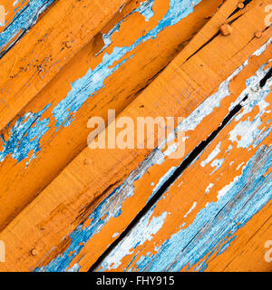 Sbucciare la vernice sulla pesca/officina capanna in Le Chateau d'Oleron, Ile d'Oleron Foto Stock
