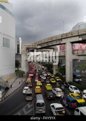 Ora di punta del traffico Thailandia Bangkok Foto Stock