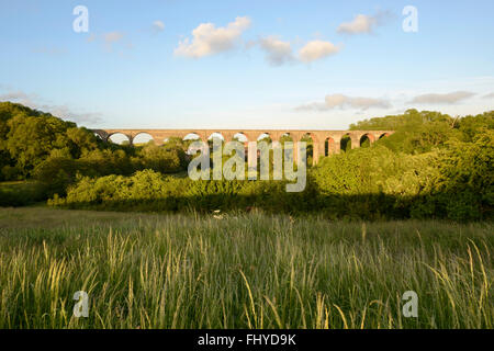 Un viadotto in disuso, parte di Bristol e North Somerset Railway, nel villaggio di a Pensford, North Somerset. Foto Stock