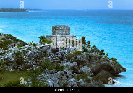 I resti di un tempio di Tulum, il solo sito Maya sulla riva del mare dei Caraibi - la penisola dello Yucatan, Messico Foto Stock