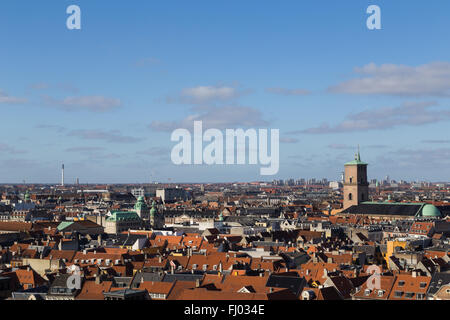 Copenhagen, Danimarca - 26 Febbraio 2016: veduta dello skyline dal castello di Christiansborg torre. Foto Stock