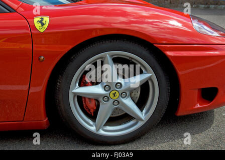 Parte anteriore del rosso Ferrari auto sportiva Foto Stock