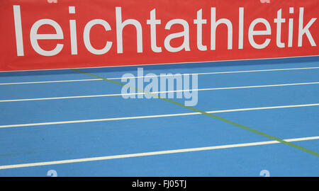 Leipzig, Germania. Il 27 febbraio, 2016. "Leichtathletik' (atletica leggera) è stato scritto su tavole, per il tedesco Indoor Athletics Championships, all'Arena di Leipzig, Germania, 27 febbraio 2016. Foto: Jens Wolf/dpa/Alamy Live News Foto Stock