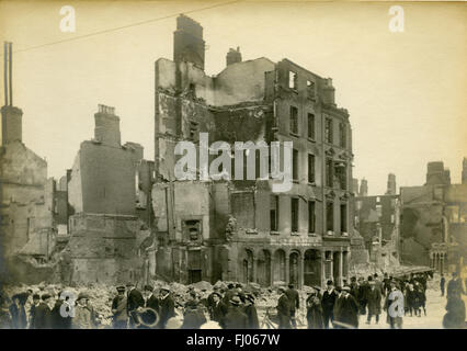 Risultato di shellfire prelevata da un cecchino ribelle, 43 Lower Sackville (ora O'Connell) Street, Pasqua Rising 1916, Dublino, Irlanda. Foto Stock