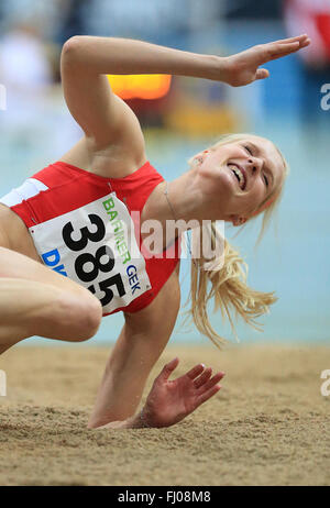 Leipzig, Germania. Il 27 febbraio, 2016. Ponticello tripla Jenny Elbe di Dresda SC in azione durante il tedesco Indoor Athletics Championships, all'Arena di Leipzig, Germania, 27 febbraio 2016. Foto: Jens WOLF/DPA/Alamy Live News Foto Stock