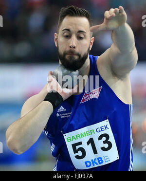 Leipzig, Germania. Il 27 febbraio, 2016. Shot putter Tobias Dahm di VfL Sindelfingen in azione durante il tedesco Indoor Athletics Championships, all'Arena di Leipzig, Germania, 27 febbraio 2016. Foto: Jens WOLF/DPA/Alamy Live News Foto Stock