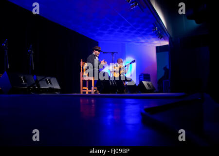 LA ALBUERA, BADAJOZ, Spagna, 28 marzo: Jose Domiguez El Cabrero ad esibirsi sul palco durante la Abuera Festival di Flamenco a marzo Foto Stock