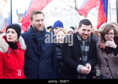 Mosca, Russia. Il 27 febbraio, 2016. Marzo in memoria di Boris Nemtsov. In occasione dell'anniversario dell'assassinio di russo politico di opposizione, l'opposizione ha organizzato una marcia di protesta a Mosca Credito: Oleg Kozyrev/Alamy Live News Foto Stock