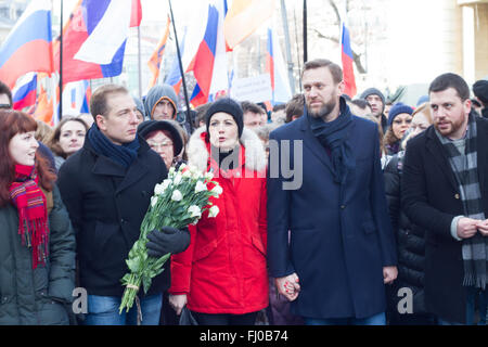 Mosca, Russia. Il 27 febbraio, 2016. Marzo in memoria di Boris Nemtsov. In occasione dell'anniversario dell'assassinio di russo politico di opposizione, l'opposizione ha organizzato una marcia di protesta a Mosca Credito: Oleg Kozyrev/Alamy Live News Foto Stock