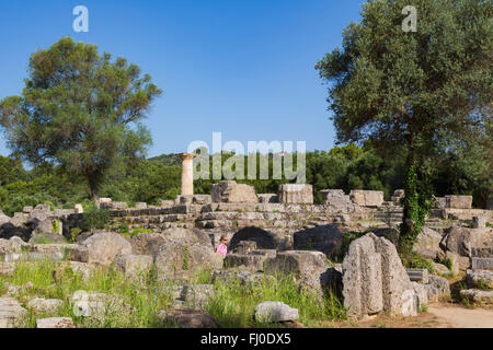 Olympia, Peloponneso e Grecia. Antica Olympia. Rovine del V secolo a.c. ordine dorico Tempio di Zeus. Foto Stock