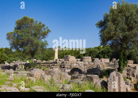 Olympia, Peloponneso e Grecia. Antica Olympia. Rovine del V secolo a.c. ordine dorico Tempio di Zeus. Foto Stock