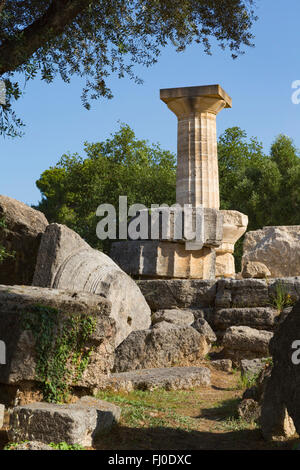 Olympia, Peloponneso e Grecia. Antica Olympia. Rovine del V secolo a.c. ordine dorico Tempio di Zeus. Foto Stock