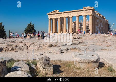 Atene, Attica, Grecia. Il Partenone dell'Acropoli. L'Acropoli di Atene è un sito Patrimonio Mondiale dell'UNESCO. Foto Stock