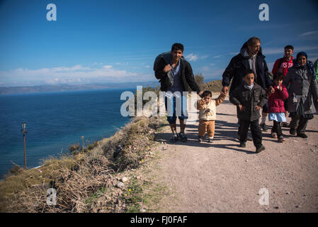 I rifugiati che arrivano sulle coste del Efthalou, Lesbo in Grecia. Foto Stock