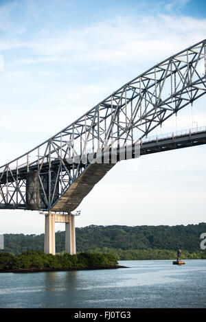 Canale di Panama, Panama--Il Ponte delle Americhe, uno dei due ponti che attraversano il Canale di Panama. Foto Stock