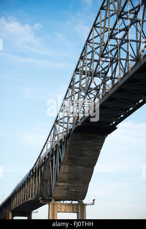 Canale di Panama, Panama--Il Ponte delle Americhe, uno dei due ponti che attraversano il Canale di Panama. Foto Stock