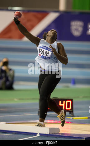 EIS Sheffield, Sheffield, Regno Unito. Il 27 febbraio, 2016. British Indoor Athletics Championships giorno uno. Simi Pam durante il colpo messo finale. Credito: Azione Sport Plus/Alamy Live News Foto Stock