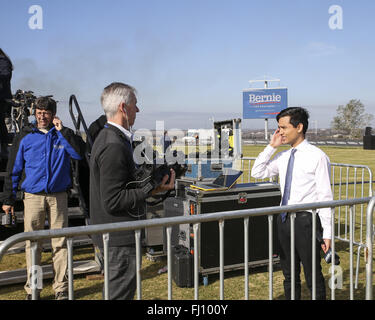 Austin, Texas, Stati Uniti d'America. Il 27 febbraio, 2016. I membri dei media preparare a coprire il candidato presidenziale democratico Bernie Sanders' campaign rally presso il circuito delle Americhe vicino a Austin, Texas. Sanders era di campagna elettorale in Texas prima del marzo 1 Super Martedì elezioni. Credito: Scott W. Coleman/ZUMA filo/Alamy Live News Foto Stock