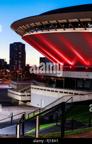 Spodek - un arena multifunzionale complesso a Katowice, Polonia. Meta turistica Foto Stock