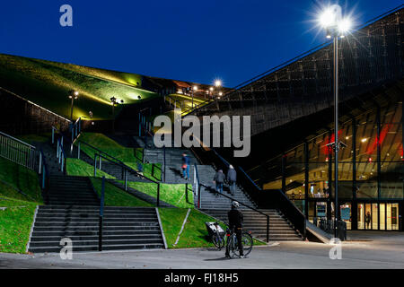 Spodek - un arena multifunzionale complesso a Katowice, Polonia. Meta turistica Foto Stock