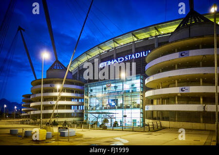 Il City of Manchester Stadium di Manchester, Inghilterra, noto anche come Etihad Stadium per motivi di sponsorizzazione, è il terreno di casa Foto Stock